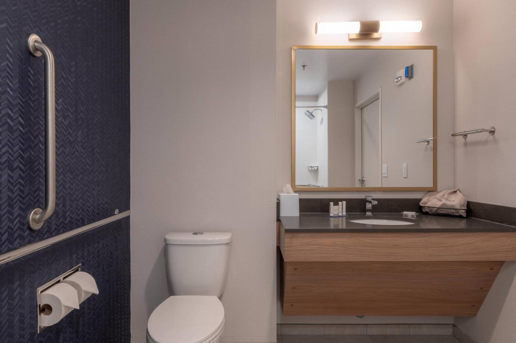 Fairfield By Marriott Inn & Suites Ревелсток Екстер'єр фото